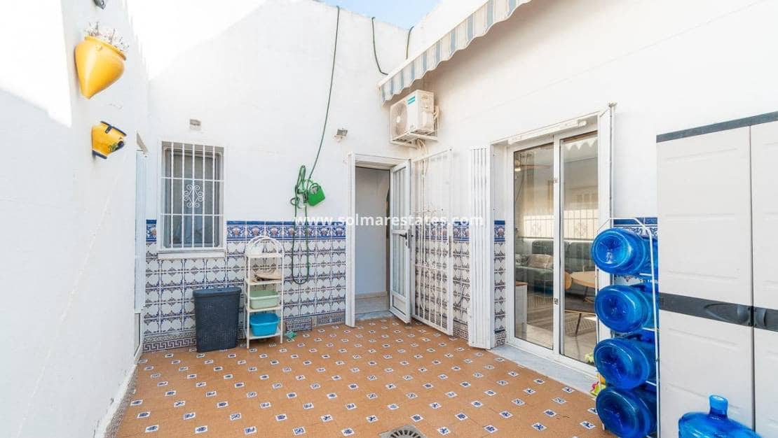 3 soverom Kjedet enebolig til salgs i Playa Flamenca med svømmebasseng - € 229 000 (Ref: 9867665)
