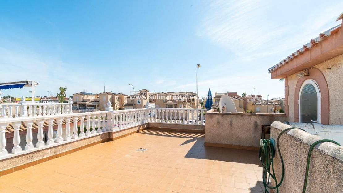 3 soverom Kjedet enebolig til salgs i Playa Flamenca med svømmebasseng - € 229 000 (Ref: 9867665)
