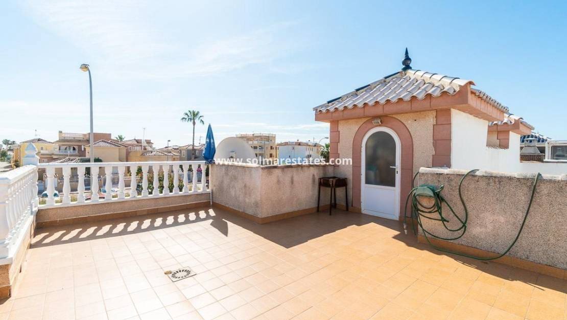 3 soverom Kjedet enebolig til salgs i Playa Flamenca med svømmebasseng - € 229 000 (Ref: 9867665)