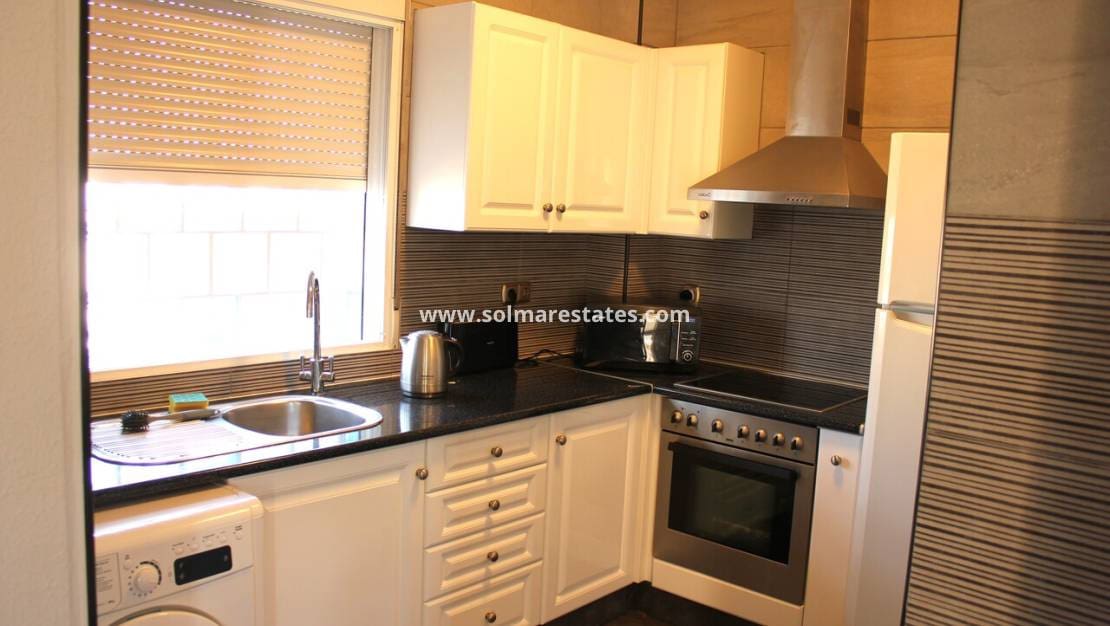 5 soveværelse Villa til salg i Playa Flamenca med swimmingpool - € 359.995 (Ref: 9867666)