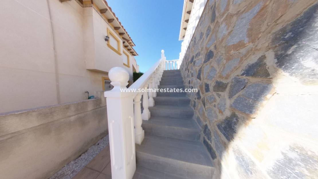 5 soveværelse Villa til salg i Playa Flamenca med swimmingpool - € 359.995 (Ref: 9867666)