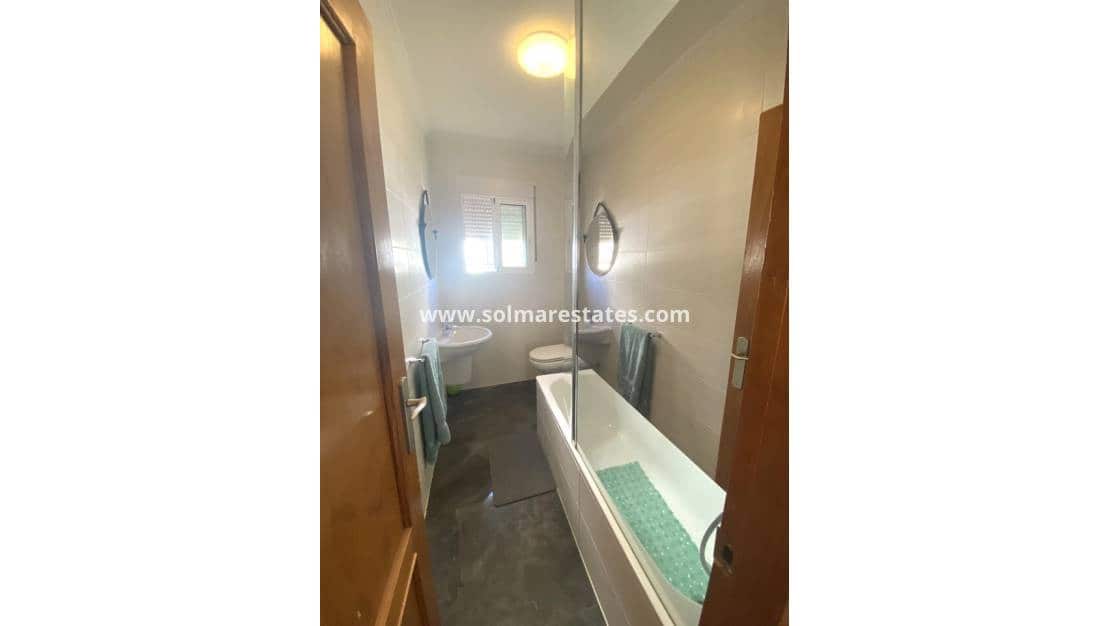 5 soveværelse Villa til salg i Playa Flamenca med swimmingpool - € 359.995 (Ref: 9867666)