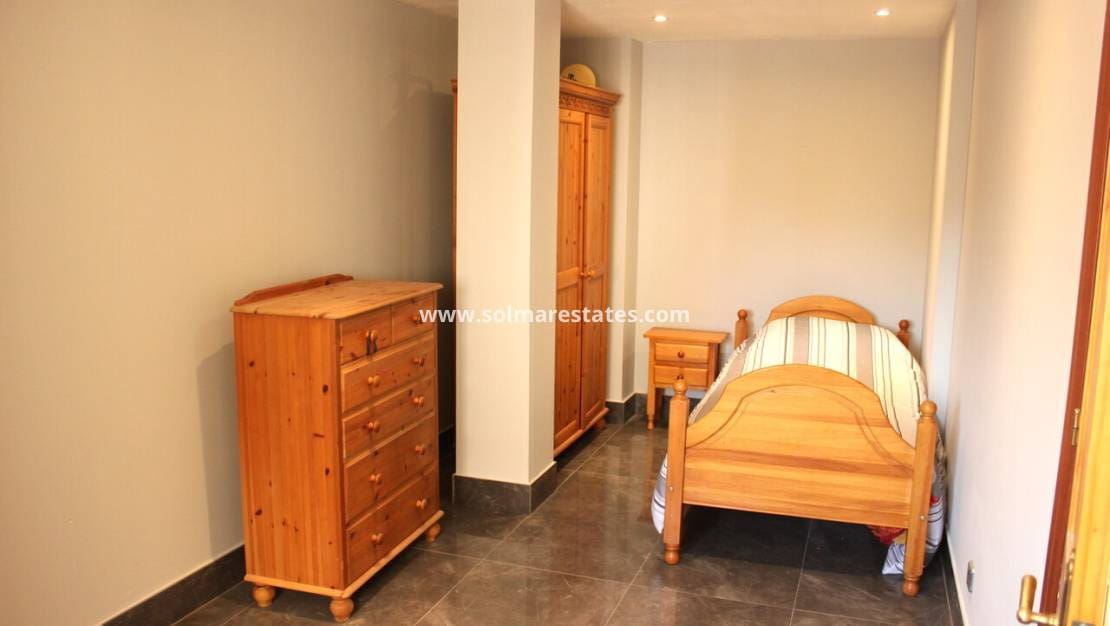 5 soveværelse Villa til salg i Playa Flamenca med swimmingpool - € 359.995 (Ref: 9867666)