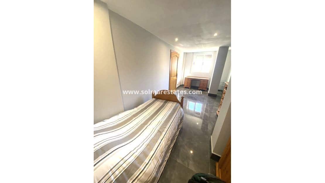 5 soveværelse Villa til salg i Playa Flamenca med swimmingpool - € 359.995 (Ref: 9867666)