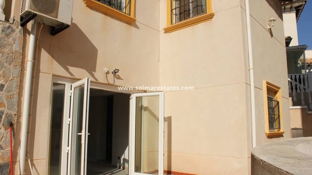 5 soveværelse Villa til salg i Playa Flamenca, Orihuela med swimmingpool - € 359.995 (Ref: 9867666)