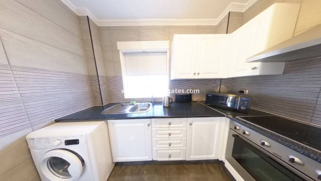 5 soveværelse Villa til salg i Playa Flamenca med swimmingpool - € 359.995 (Ref: 9867666)