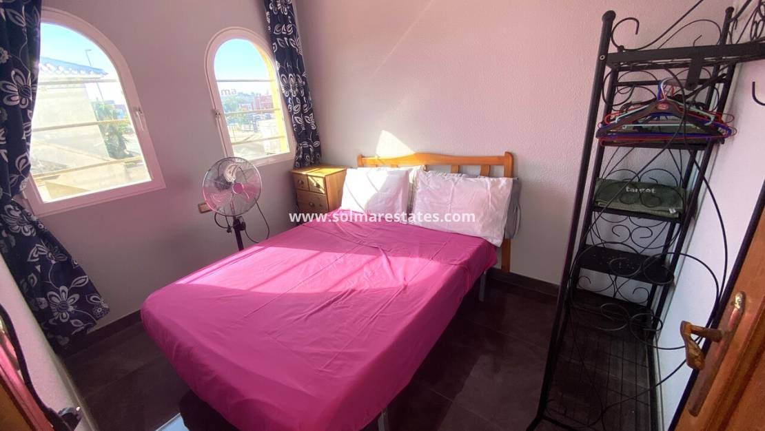 5 soveværelse Villa til salg i Playa Flamenca med swimmingpool - € 359.995 (Ref: 9867666)