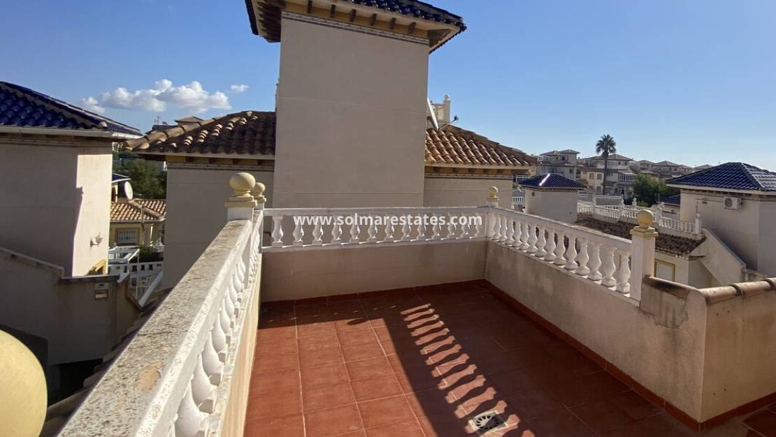 5 soveværelse Villa til salg i Playa Flamenca med swimmingpool - € 359.995 (Ref: 9867666)