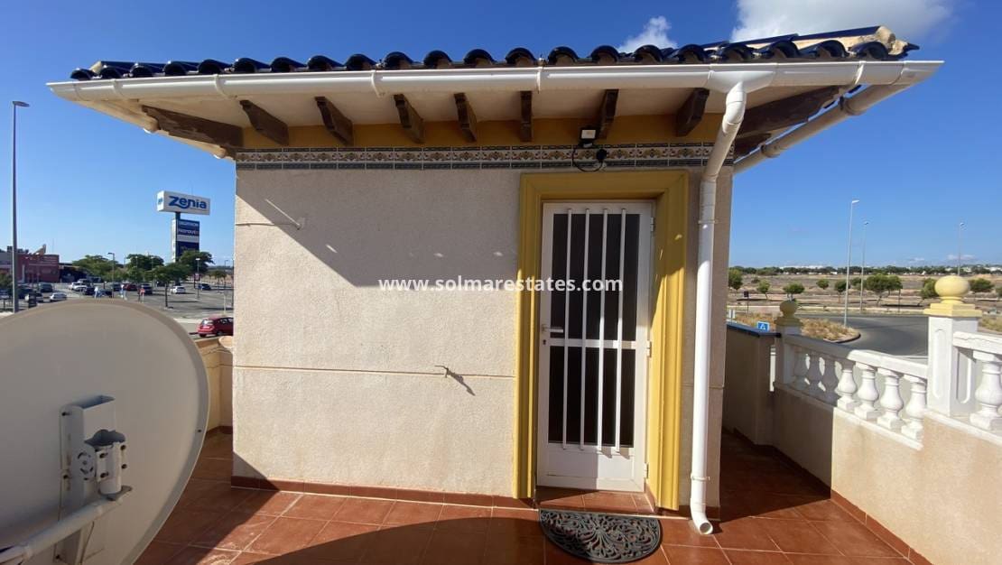 5 soveværelse Villa til salg i Playa Flamenca med swimmingpool - € 359.995 (Ref: 9867666)