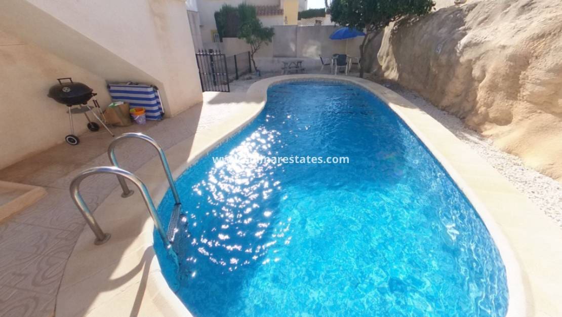 5 soveværelse Villa til salg i Playa Flamenca med swimmingpool - € 359.995 (Ref: 9867666)