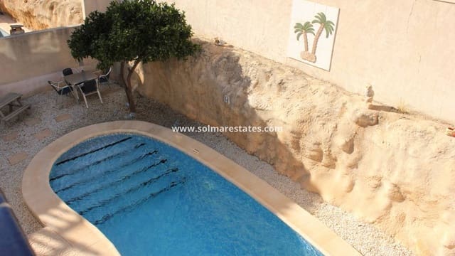 5 soveværelse Villa til salg i Playa Flamenca, Orihuela med swimmingpool - € 359.995 (Ref: 9867666)