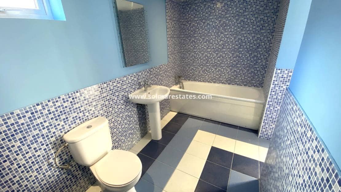 5 soveværelse Villa til salg i Playa Flamenca med swimmingpool - € 359.995 (Ref: 9867666)