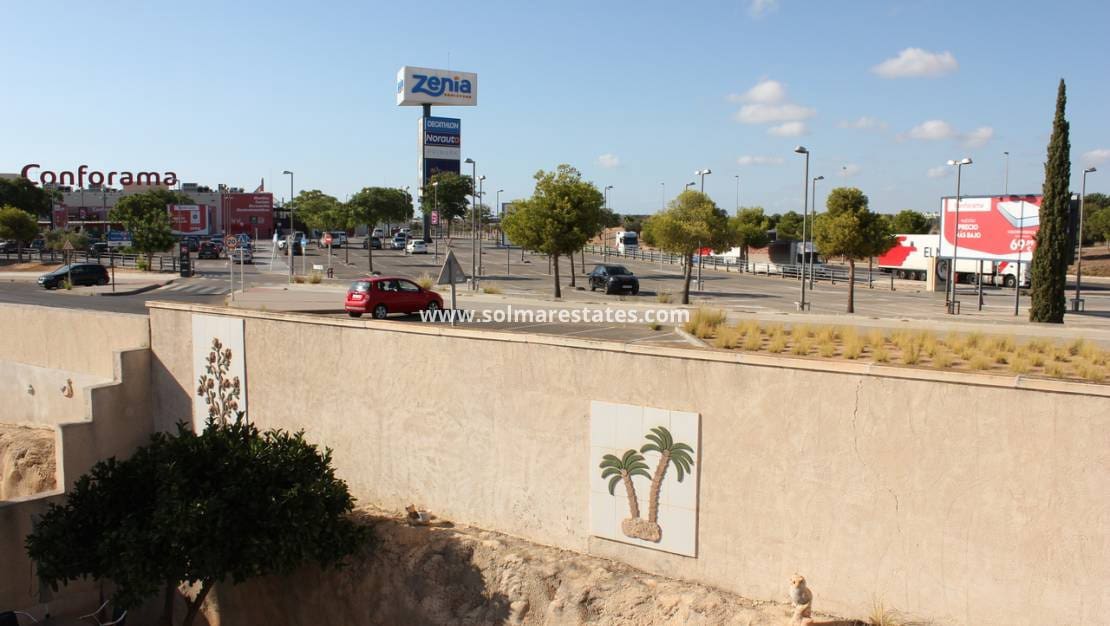 5 soveværelse Villa til salg i Playa Flamenca med swimmingpool - € 359.995 (Ref: 9867666)