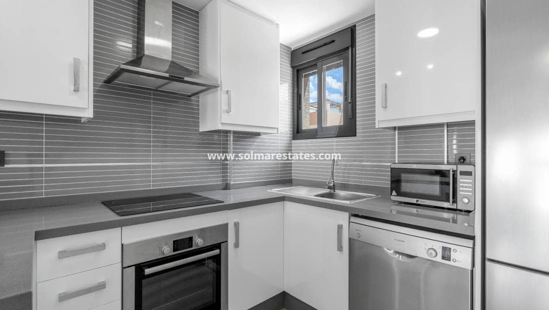 2 soverom Leilighet til salgs i La Zenia med svømmebasseng - € 339 000 (Ref: 9867667)
