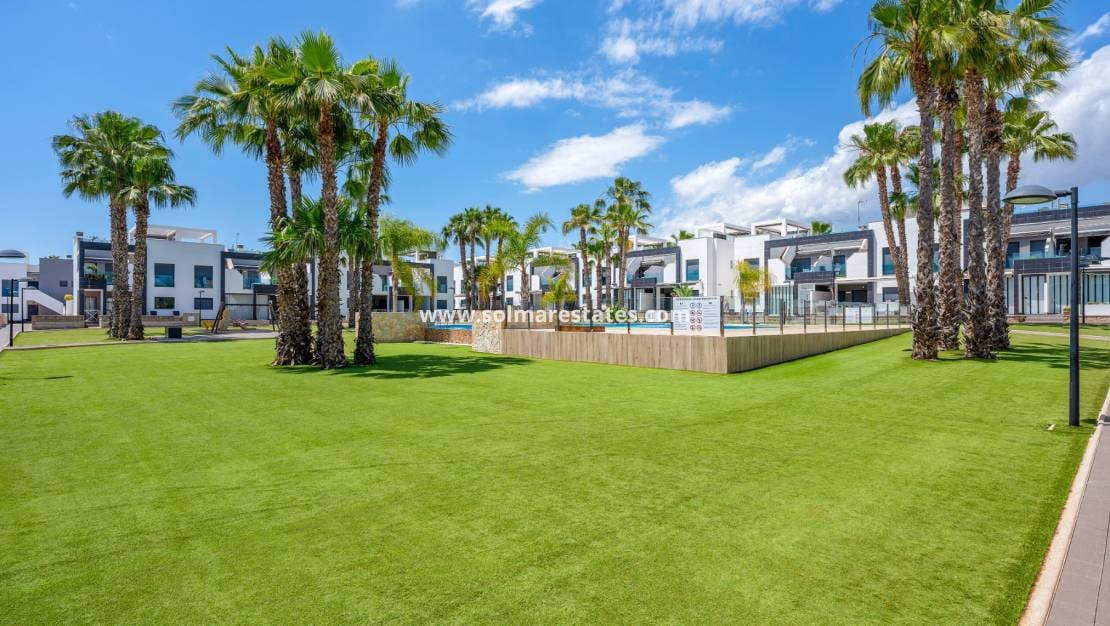 2 soverom Leilighet til salgs i La Zenia med svømmebasseng - € 339 000 (Ref: 9867667)
