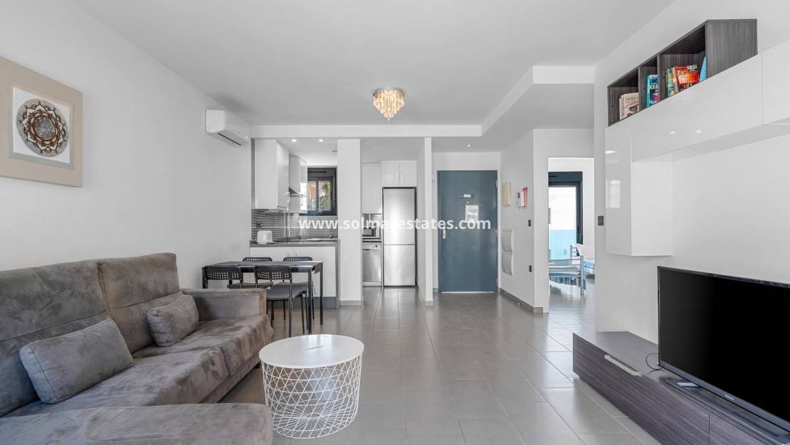 2 soverom Leilighet til salgs i La Zenia med svømmebasseng - € 339 000 (Ref: 9867667)