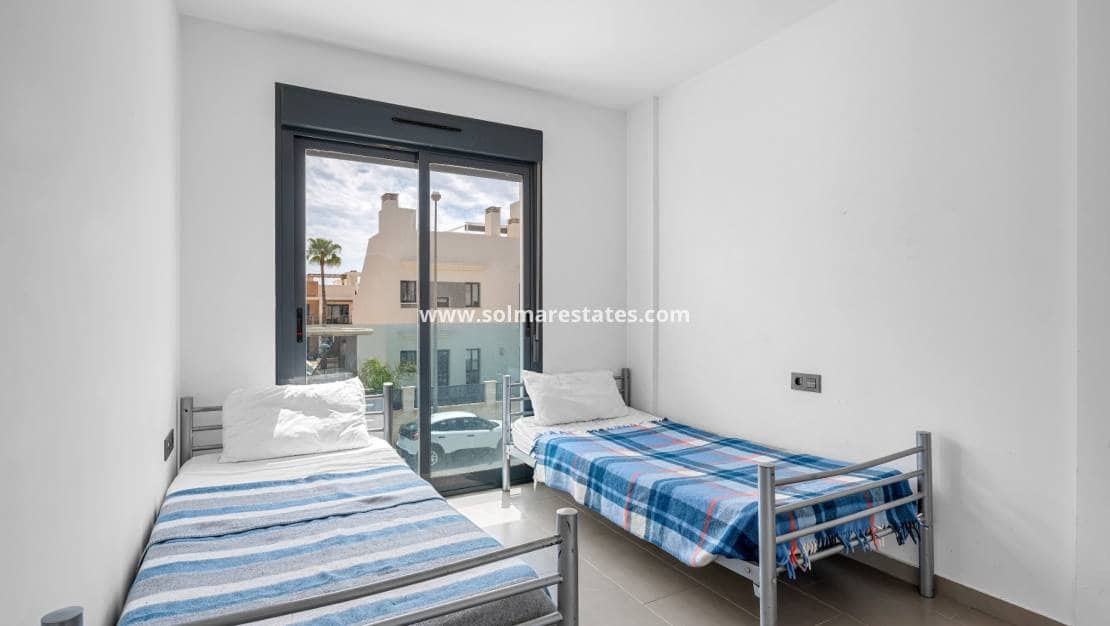 2 soverom Leilighet til salgs i La Zenia med svømmebasseng - € 339 000 (Ref: 9867667)