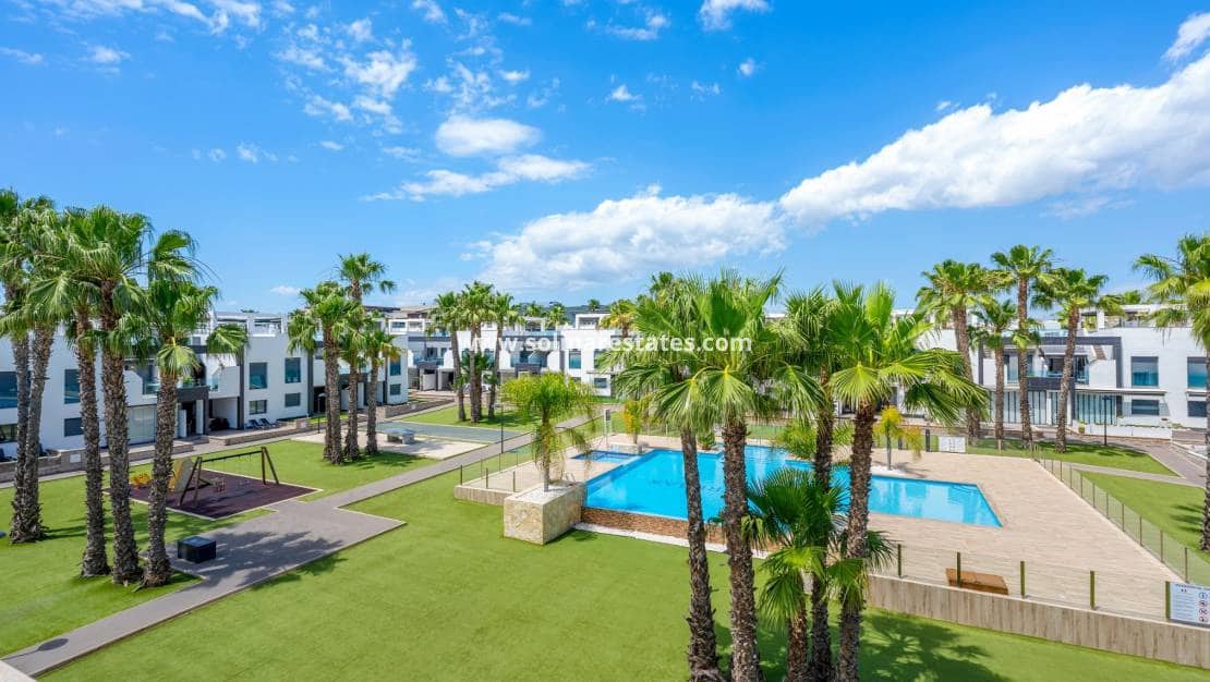 2 soverom Leilighet til salgs i La Zenia med svømmebasseng - € 339 000 (Ref: 9867667)