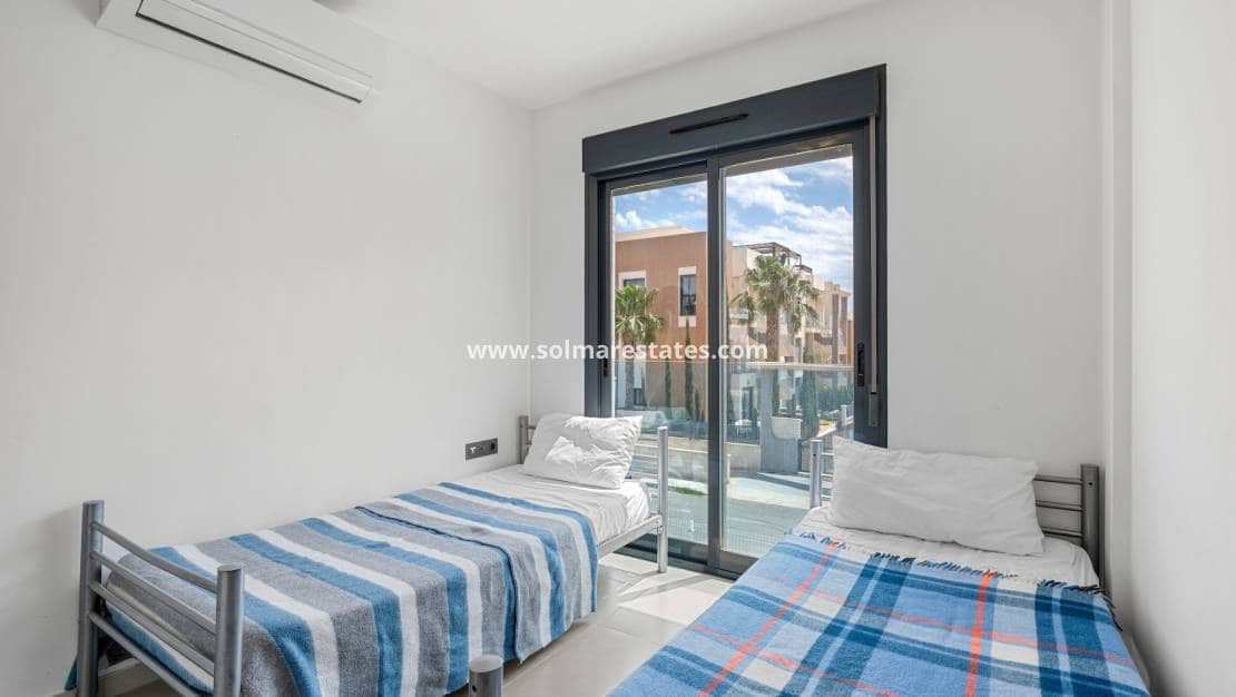 2 soverom Leilighet til salgs i La Zenia med svømmebasseng - € 339 000 (Ref: 9867667)