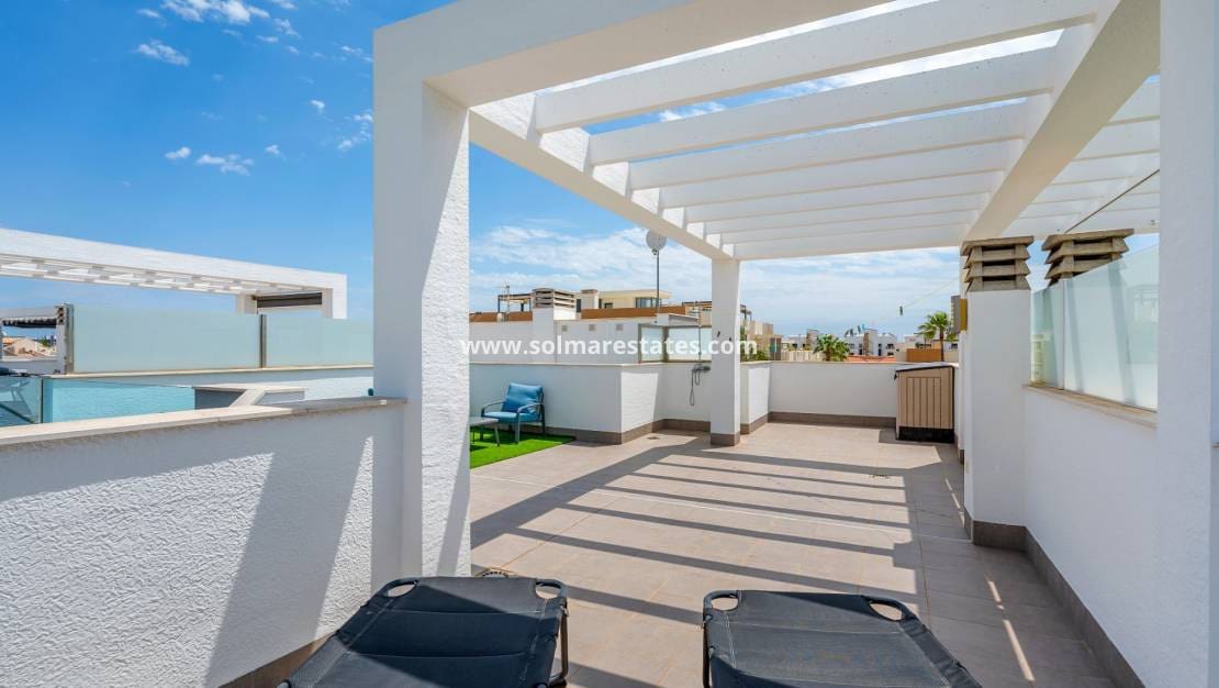2 soverom Leilighet til salgs i La Zenia med svømmebasseng - € 339 000 (Ref: 9867667)