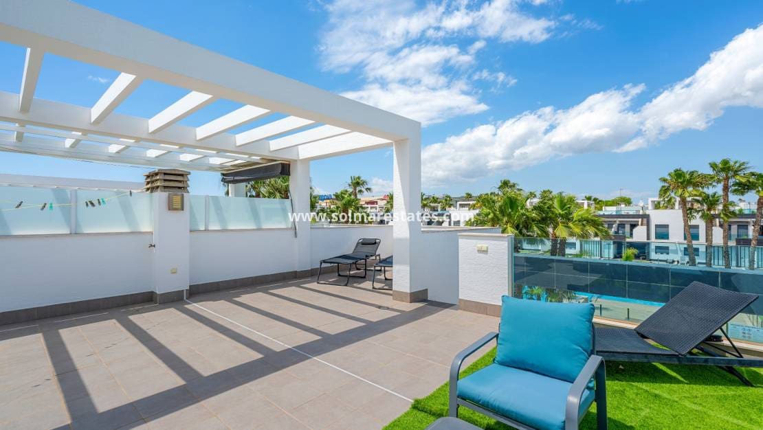 2 soverom Leilighet til salgs i La Zenia med svømmebasseng - € 339 000 (Ref: 9867667)