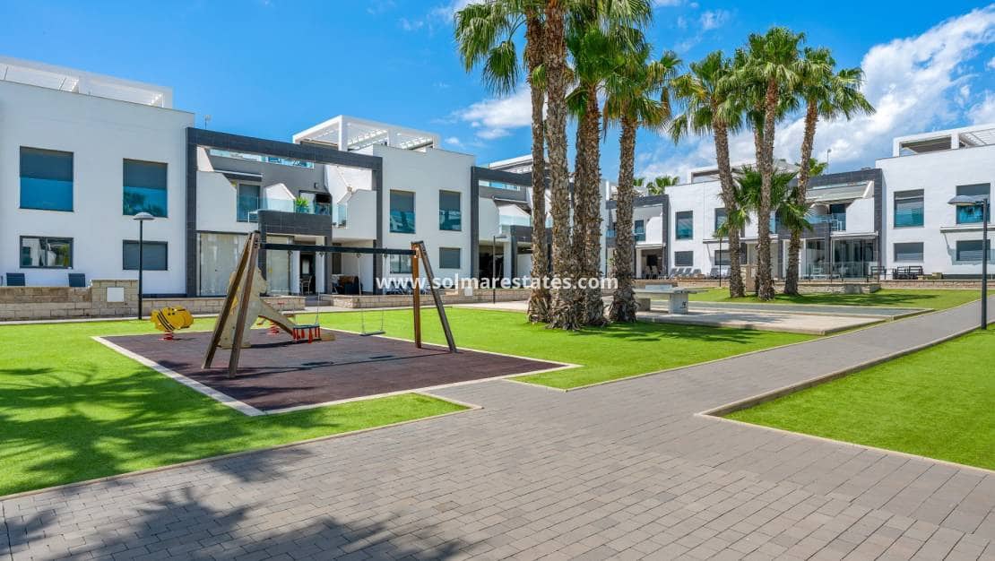 2 soverom Leilighet til salgs i La Zenia med svømmebasseng - € 339 000 (Ref: 9867667)