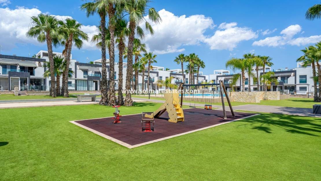 2 soverom Leilighet til salgs i La Zenia med svømmebasseng - € 339 000 (Ref: 9867667)