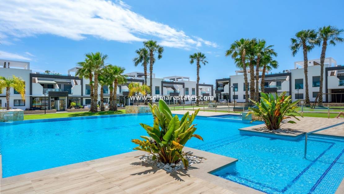 2 soverom Leilighet til salgs i La Zenia med svømmebasseng - € 339 000 (Ref: 9867667)