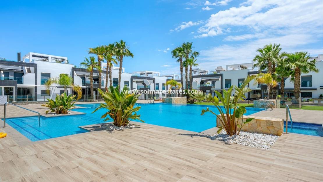 2 soverom Leilighet til salgs i La Zenia med svømmebasseng - € 339 000 (Ref: 9867667)