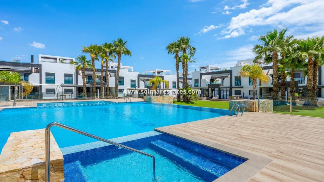 2 soverom Leilighet til salgs i La Zenia med svømmebasseng - € 339 000 (Ref: 9867667)