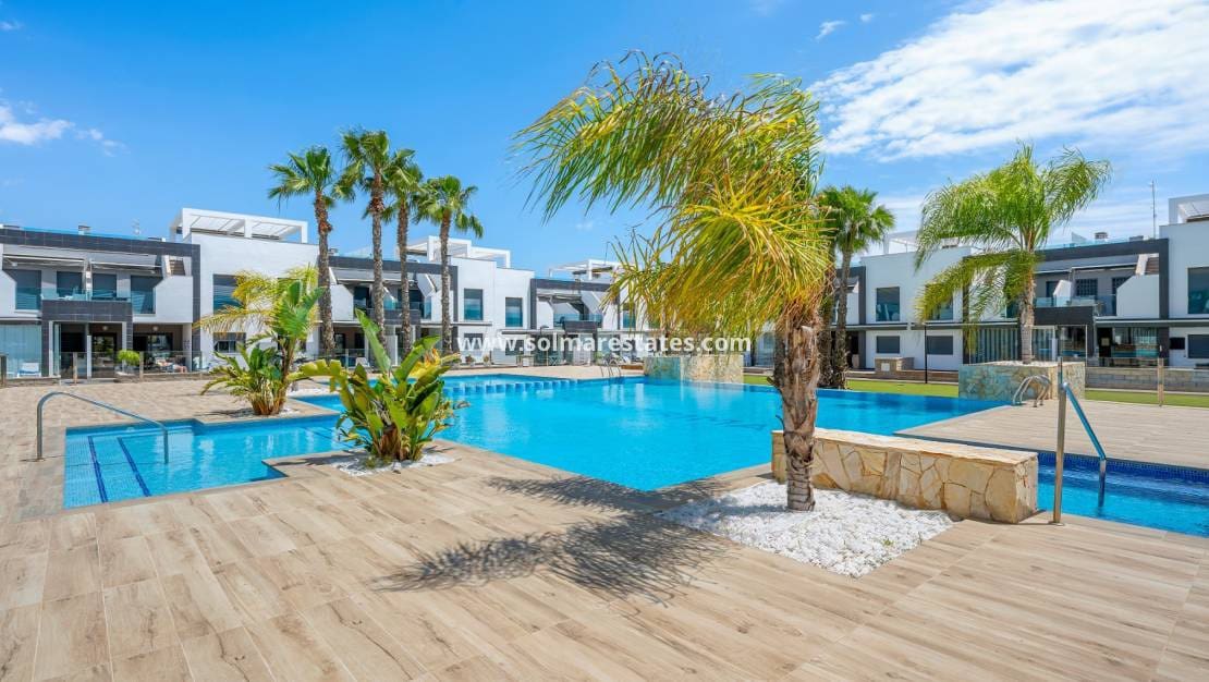 2 soverom Leilighet til salgs i La Zenia med svømmebasseng - € 339 000 (Ref: 9867667)