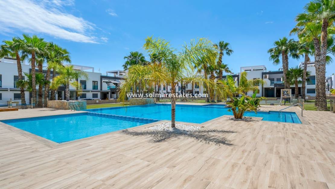 2 soverom Leilighet til salgs i La Zenia med svømmebasseng - € 339 000 (Ref: 9867667)