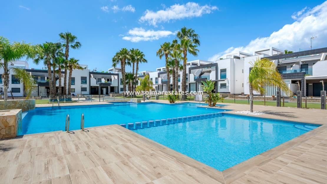2 soverom Leilighet til salgs i La Zenia med svømmebasseng - € 339 000 (Ref: 9867667)