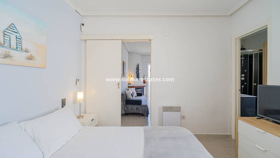 1 bedroom Apartment for sale in Punta Prima with pool - € 135,000 (Ref: 9867668)