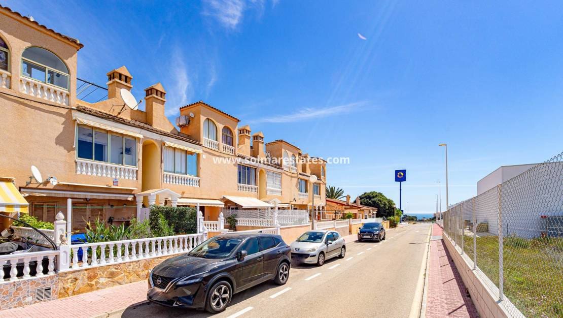 1 bedroom Apartment for sale in Punta Prima with pool - € 135,000 (Ref: 9867668)