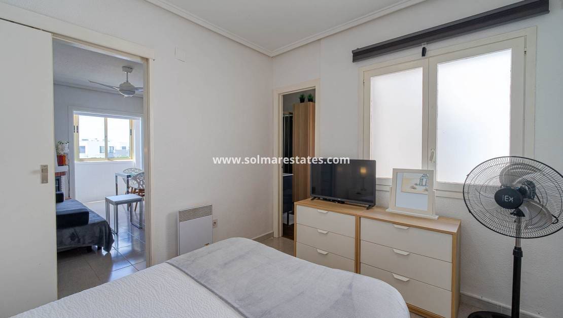 1 bedroom Apartment for sale in Punta Prima with pool - € 135,000 (Ref: 9867668)