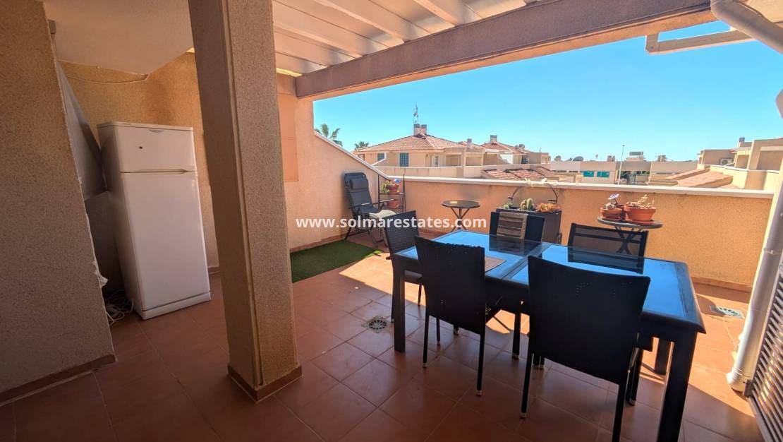 3 soveværelse Lejlighed til salg i Playa Flamenca med swimmingpool - € 249.000 (Ref: 9867669)