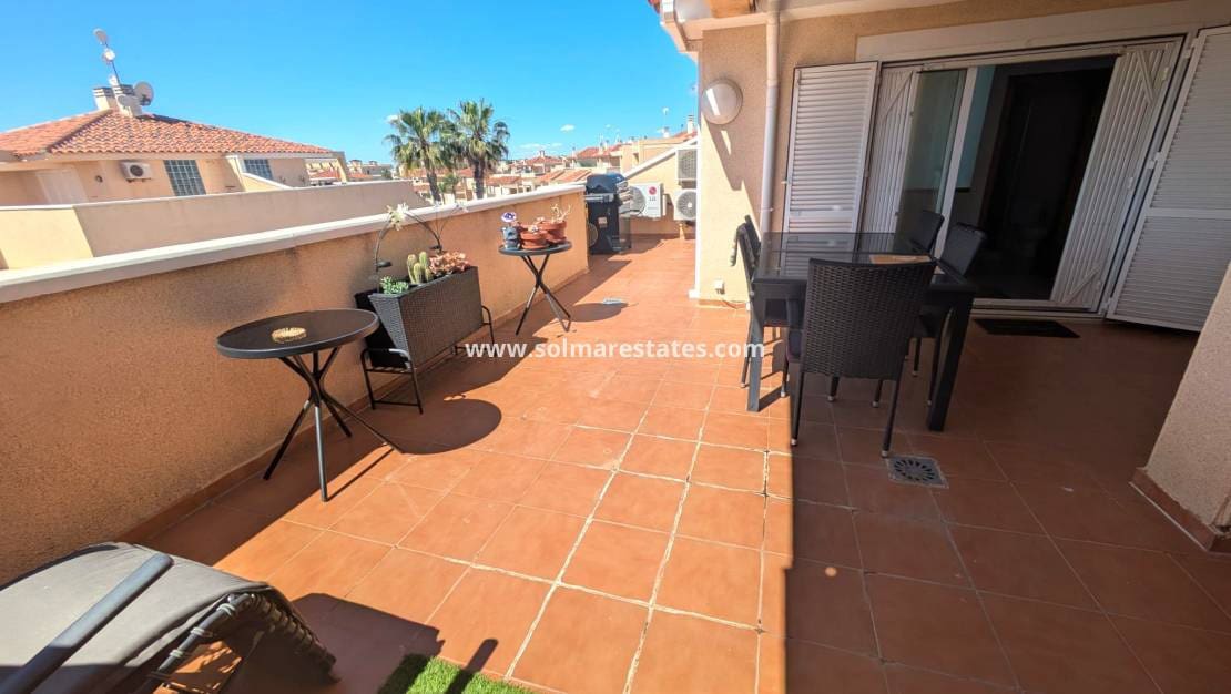 3 soveværelse Lejlighed til salg i Playa Flamenca med swimmingpool - € 249.000 (Ref: 9867669)