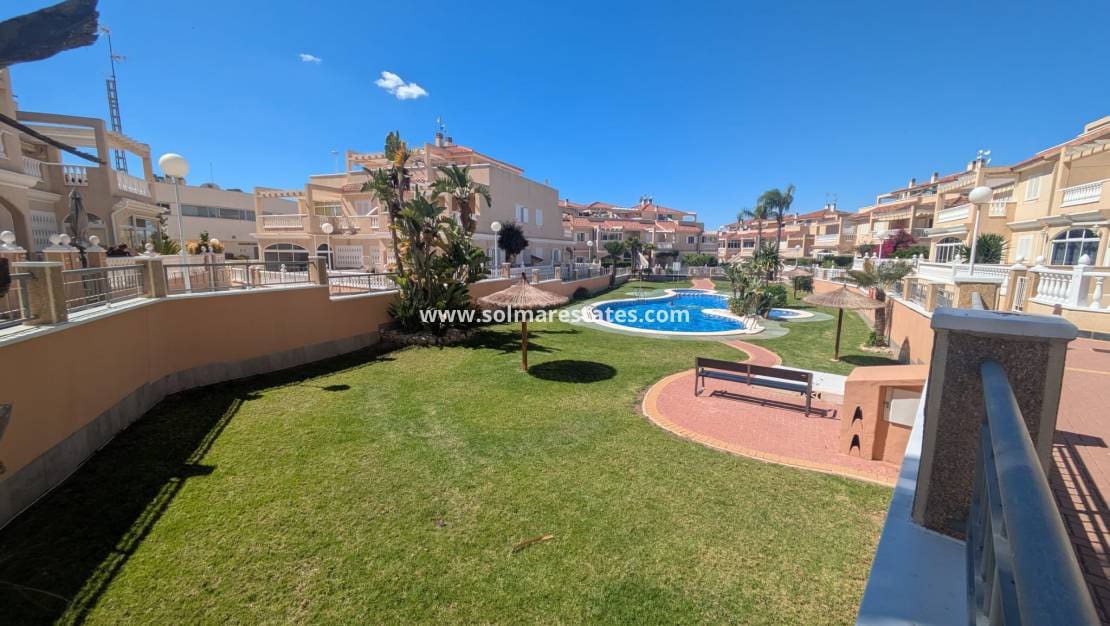 3 soveværelse Lejlighed til salg i Playa Flamenca med swimmingpool - € 249.000 (Ref: 9867669)