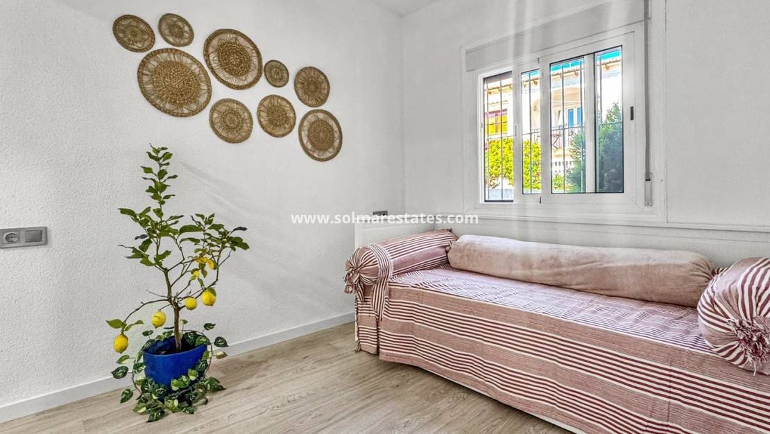 1 soverom Leilighet til salgs i Los Balcones med svømmebasseng - € 128 000 (Ref: 9867672)