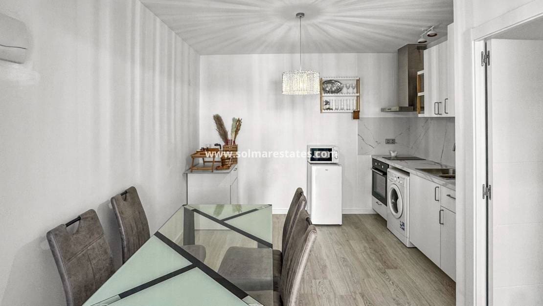 1 soverom Leilighet til salgs i Los Balcones med svømmebasseng - € 128 000 (Ref: 9867672)