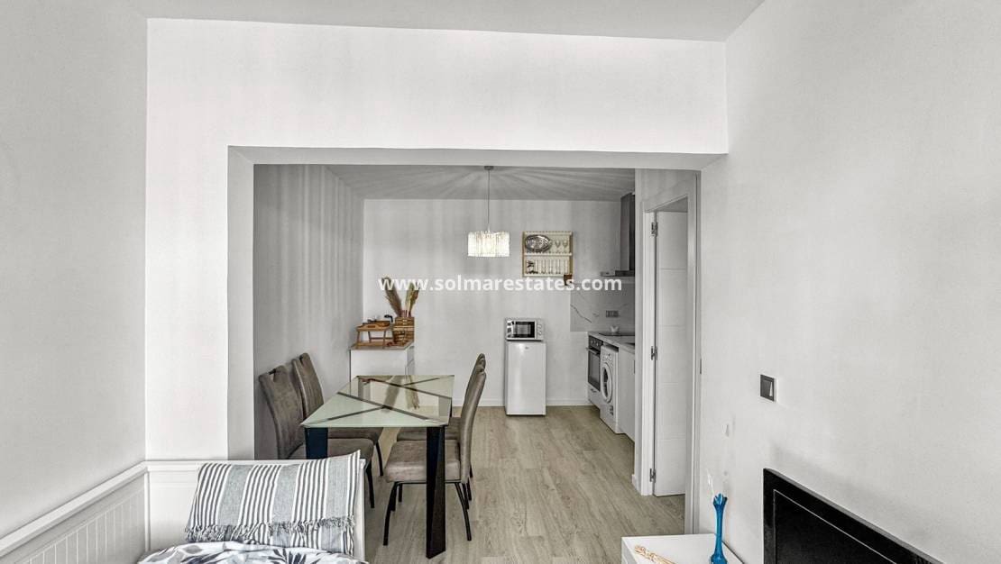 1 soverom Leilighet til salgs i Los Balcones med svømmebasseng - € 128 000 (Ref: 9867672)