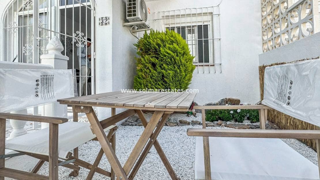 1 soverom Leilighet til salgs i Los Balcones med svømmebasseng - € 128 000 (Ref: 9867672)