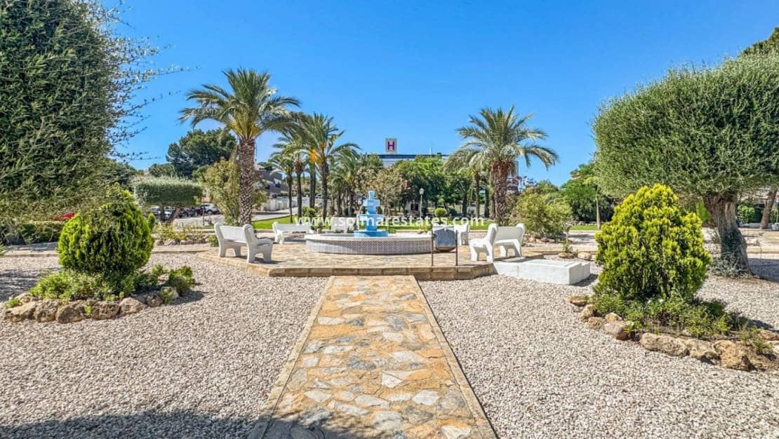 1 soverom Leilighet til salgs i Los Balcones med svømmebasseng - € 128 000 (Ref: 9867672)