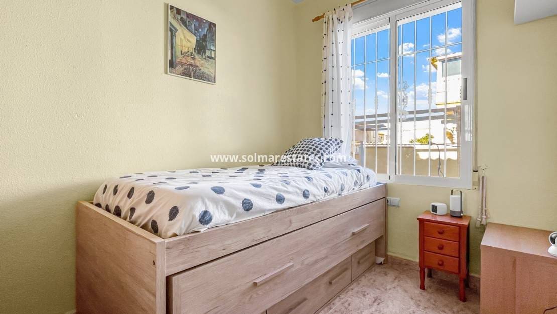 2 soveværelse Lejlighed til salg i Playa Flamenca med swimmingpool - € 176.900 (Ref: 9867673)