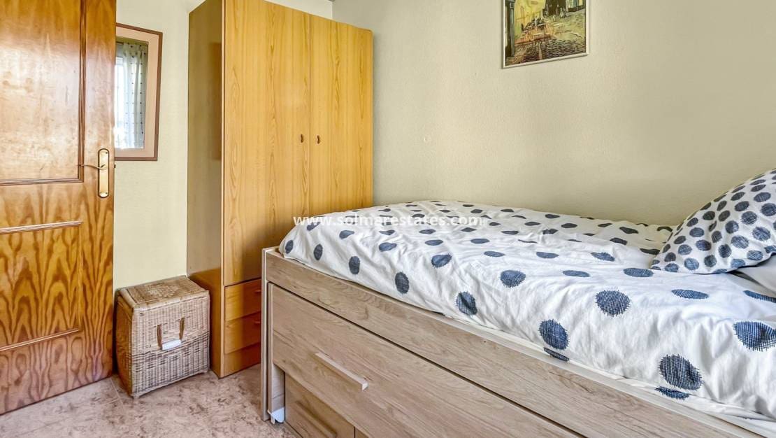 2 soveværelse Lejlighed til salg i Playa Flamenca med swimmingpool - € 176.900 (Ref: 9867673)