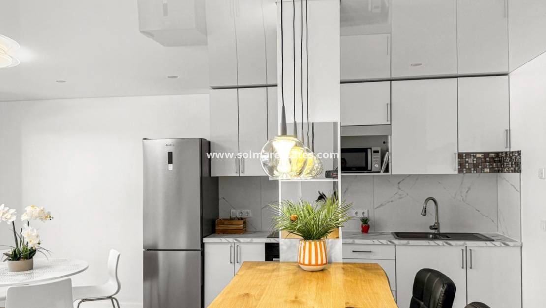 Apartamento de 3 habitaciones en Torrevieja en venta - 244.000 € (Ref: 9867674)