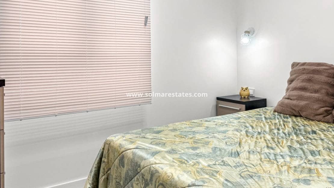 Apartamento de 3 habitaciones en Torrevieja en venta - 244.000 € (Ref: 9867674)