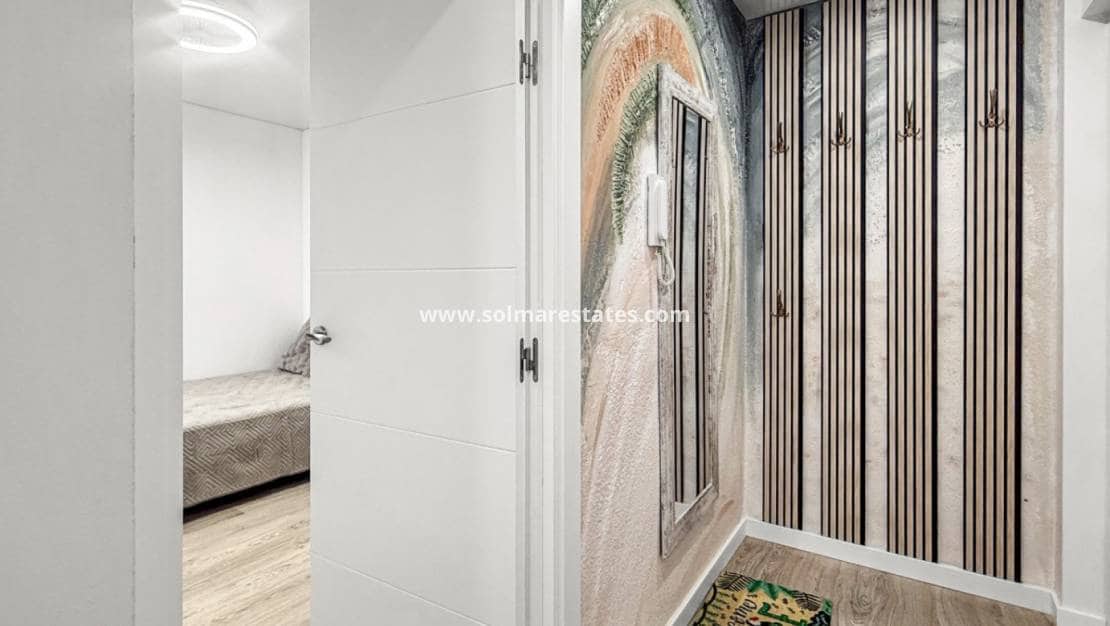 Apartamento de 3 habitaciones en Torrevieja en venta - 244.000 € (Ref: 9867674)