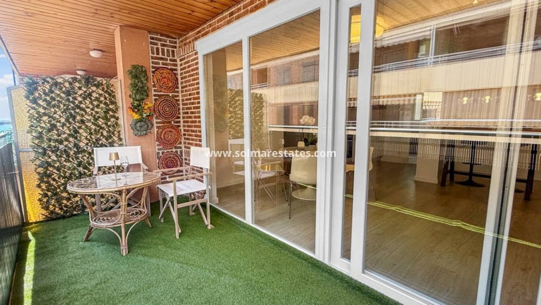 Apartamento de 3 habitaciones en Torrevieja en venta - 244.000 € (Ref: 9867674)